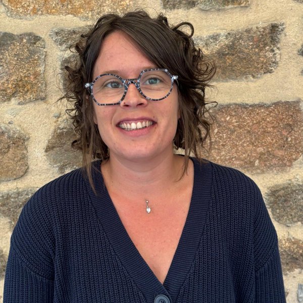 

<!-- THEME DEBUG -->
<!-- THEME HOOK: 'field' -->
<!-- FILE NAME SUGGESTIONS:
   * field--node--title--membre-de-l-equipe.html.twig
   x field--node--title.html.twig
   * field--node--membre-de-l-equipe.html.twig
   * field--title.html.twig
   * field--string.html.twig
   * field.html.twig
-->
<!-- BEGIN OUTPUT from 'core/modules/node/templates/field--node--title.html.twig' -->

<span>Marion Bonhomme</span>

<!-- END OUTPUT from 'core/modules/node/templates/field--node--title.html.twig' -->

 : ASEM